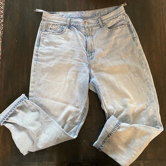 American Eagle Outfitters Denim - AEO “MOM” JEANS